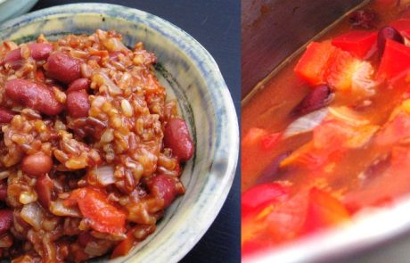 תבשיל אדום של שעועית אדומה ואורז אדום ברוטב אדום